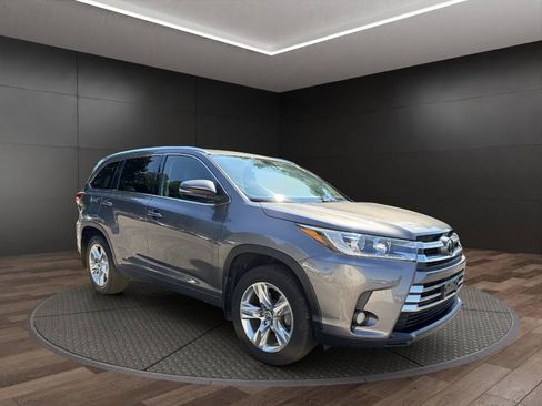 Used 2018 Toyota Highlander Limited AWD/4WD image 2