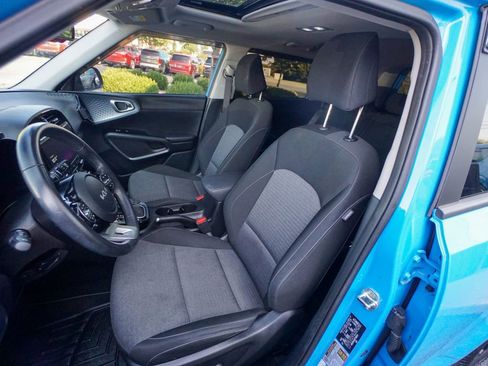 Used 2023 Kia Soul EX image 15