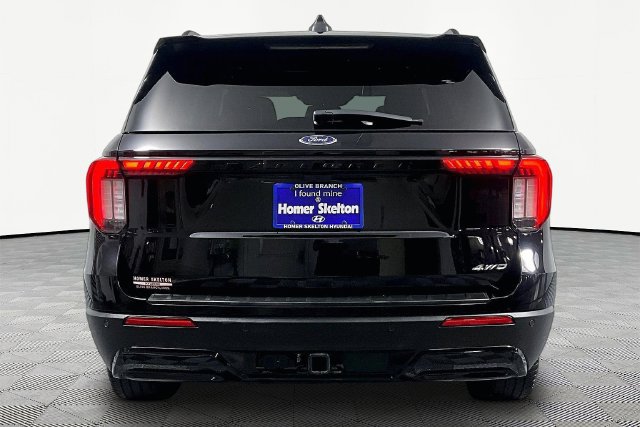 Used 2025 Ford Explorer ST-Line w/ ST-Line Street Pack AWD/4WD image 5