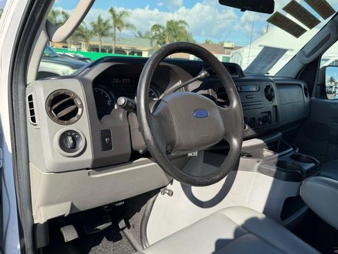 Used 2009 Ford E-350 and Econoline 350 Extended Wagon Super Duty image 16
