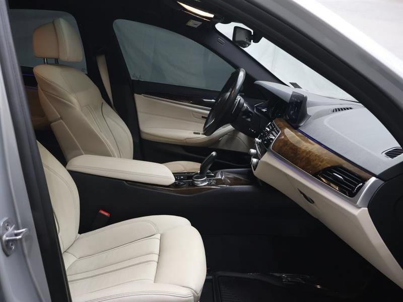 Used 2018 BMW 530e xDrive w/ Premium Package 2 AWD/4WD image 9