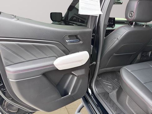 Used 2024 GMC Canyon AT4X image 33