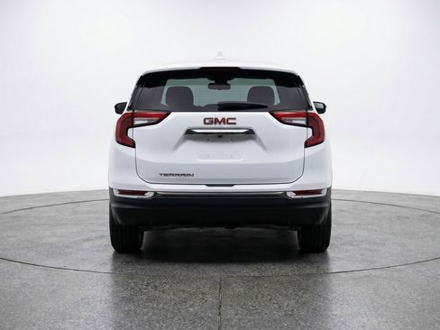 Used 2024 GMC Terrain SLT AWD/4WD image 7