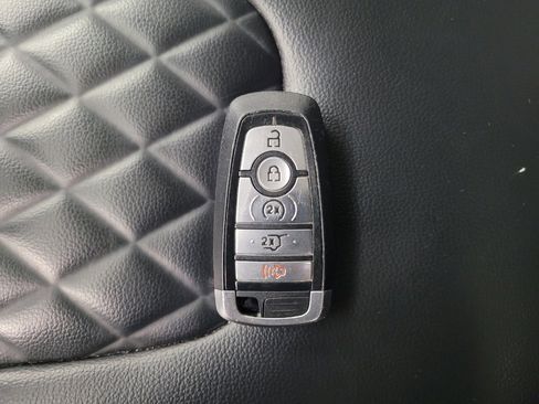 Used 2024 Ford Edge Titanium image 32