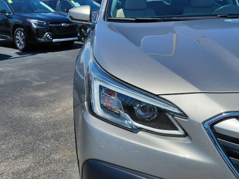 Used 2020 Subaru Outback Limited AWD/4WD image 7