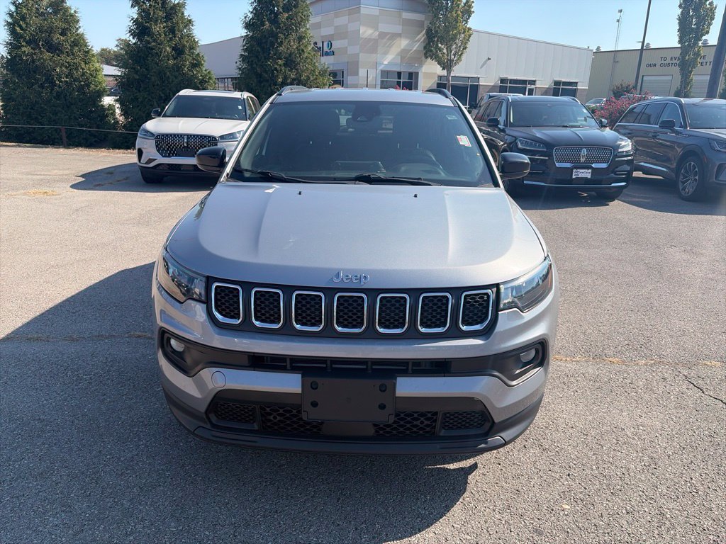Used 2023 Jeep Compass Latitude w/ Convenience Group AWD/4WD image 9