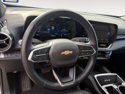 Used 2025 Chevrolet Equinox LT w/ Convenience Package II image 12