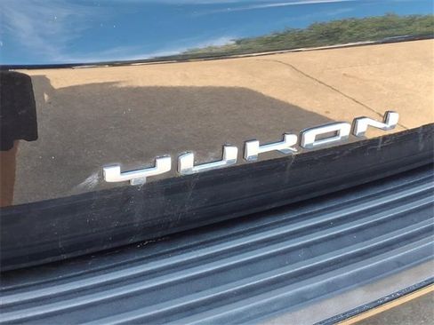 Used 2021 GMC Yukon Denali w/ Denali Premium Package image 11