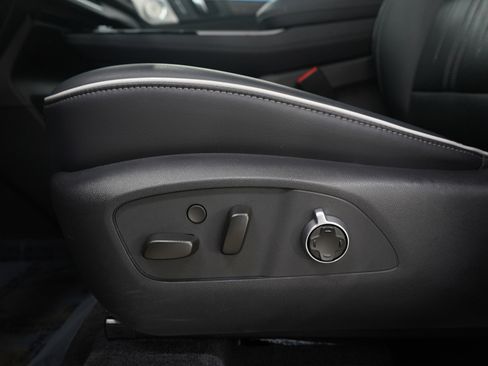 Used 2025 Buick Enclave Avenir image 25