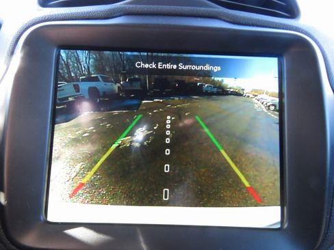 Used 2023 Jeep Renegade Latitude image 24