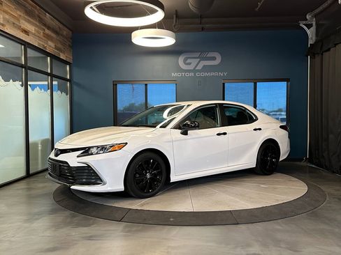 Used 2022 Toyota Camry LE AWD/4WD image 7