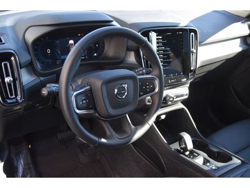 Certified 2025 Volvo XC40 B5 Core w/ Protection Package Premier image 12