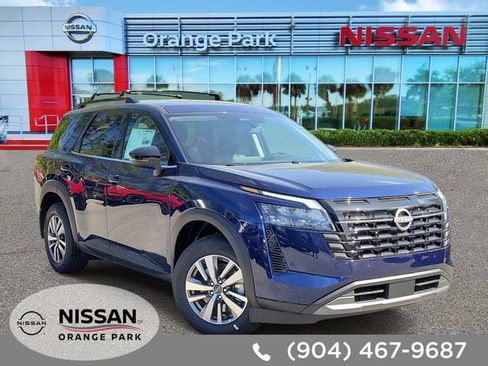 New 2026 Nissan Pathfinder SL image 1