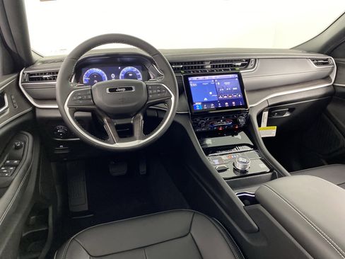 New 2025 Jeep Grand Cherokee Limited image 17