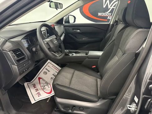 Used 2025 Nissan Rogue SV FWD image 9