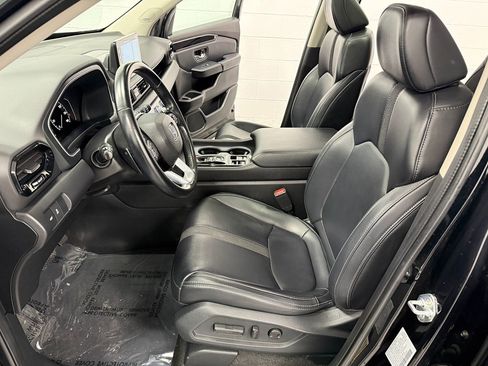 Used 2024 Honda Pilot Touring image 11