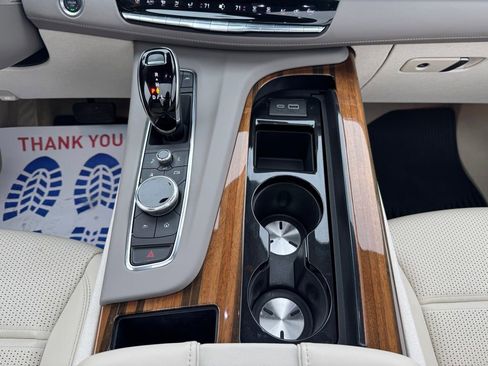 Used 2024 Cadillac Escalade ESV Sport Platinum w/ LPO, ONYX Package image 21