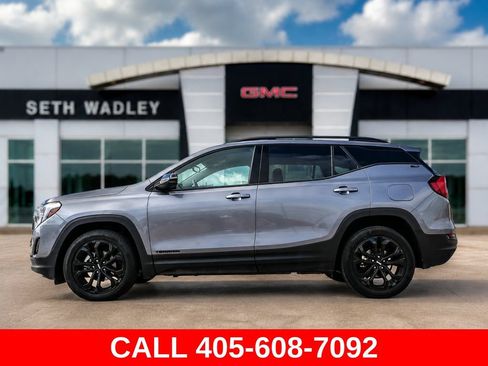 Used 2021 GMC Terrain SLT w/ Infotainment Package II FWD image 4