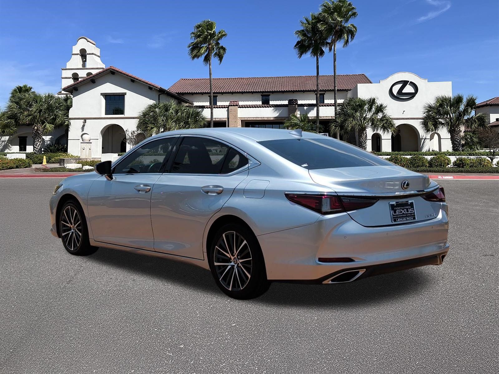 Used 2023 Lexus ES 350 w/ Premium Package FWD image 4