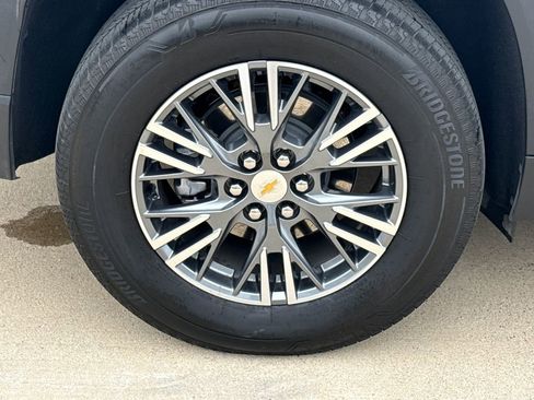 Used 2025 Chevrolet Traverse LT image 9
