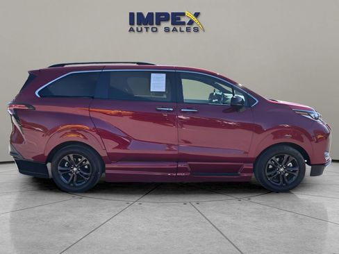 Used 2024 Toyota Sienna XSE w/ XSE Plus Package AWD/4WD image 6