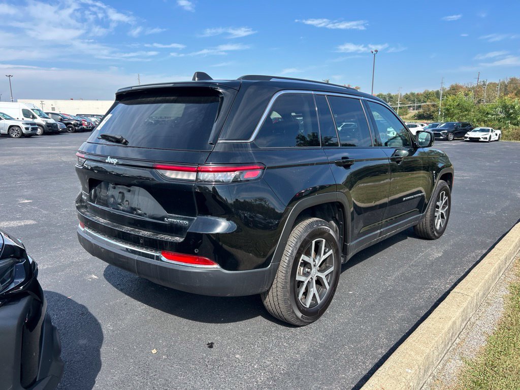 Used 2024 Jeep Grand Cherokee Limited AWD/4WD image 3