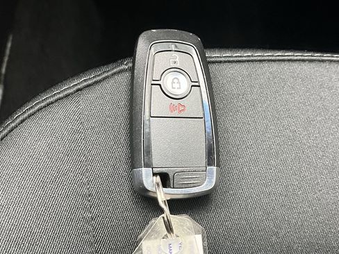 Used 2018 Ford Edge SEL image 24