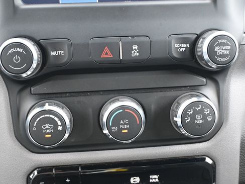Used 2024 RAM 2500 Big Horn AWD/4WD image 19