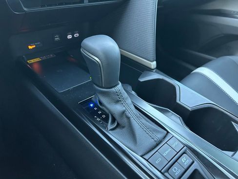 Used 2025 Toyota Camry SE image 27