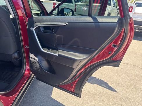 Used 2021 Toyota RAV4 LE AWD/4WD image 19