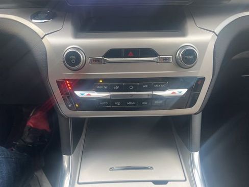 Used 2022 Ford Explorer XLT w/ Equipment Group 202A image 32