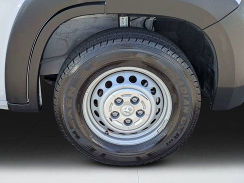 Used 2025 RAM ProMaster 2500 w/ Convenience Group image 9