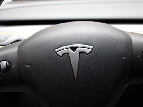 Used 2023 Tesla Model Y Long Range image 15