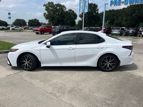 Used 2023 Toyota Camry SE FWD image 3