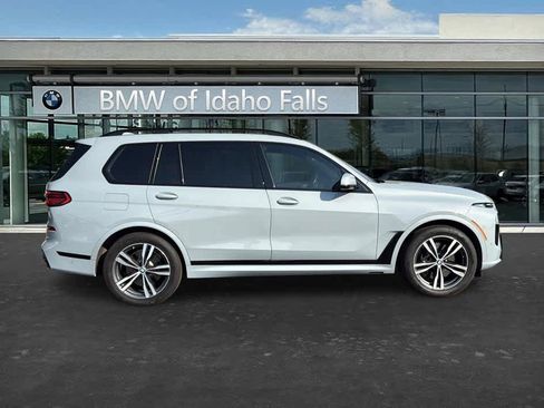Used 2024 BMW X7 xDrive40i w/ M Sport Package AWD/4WD image 4