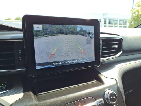 Used 2020 Ford Explorer XLT w/ Equipment Group 202A AWD/4WD image 20