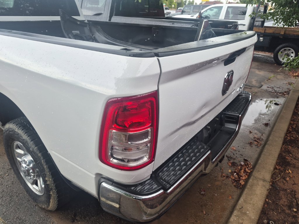 Used 2022 RAM 3500 Tradesman w/ Chrome Appearance Group AWD/4WD image 17