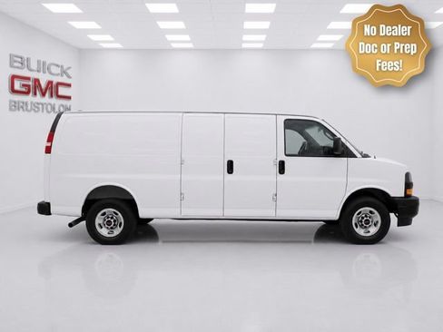 Used 2025 GMC Savana 3500 Extended RWD image 1