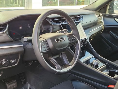 Used 2024 Jeep Grand Cherokee L Laredo AWD/4WD image 9