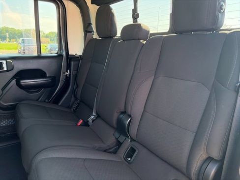 Used 2023 Jeep Gladiator Sport AWD/4WD image 33