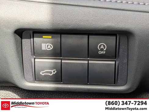 Used 2025 Toyota Highlander XLE AWD/4WD image 18