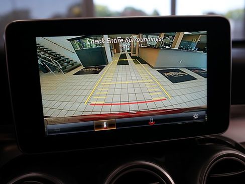 Used 2017 Mercedes-Benz GLC 300 4MATIC image 8