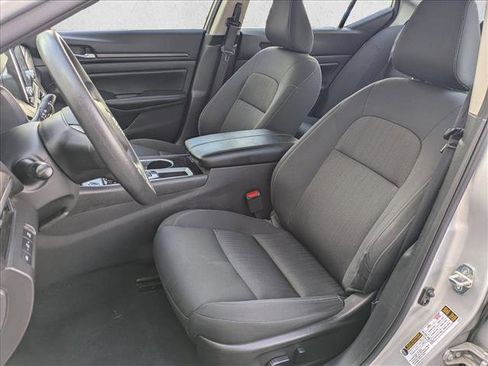 Used 2024 Nissan Altima 2.5 SV image 15