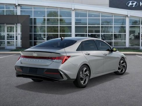 New 2025 Hyundai Elantra SEL image 4