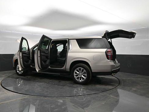 Used 2024 Chevrolet Suburban Premier image 43
