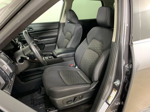 Used 2023 Nissan Pathfinder SV image 30