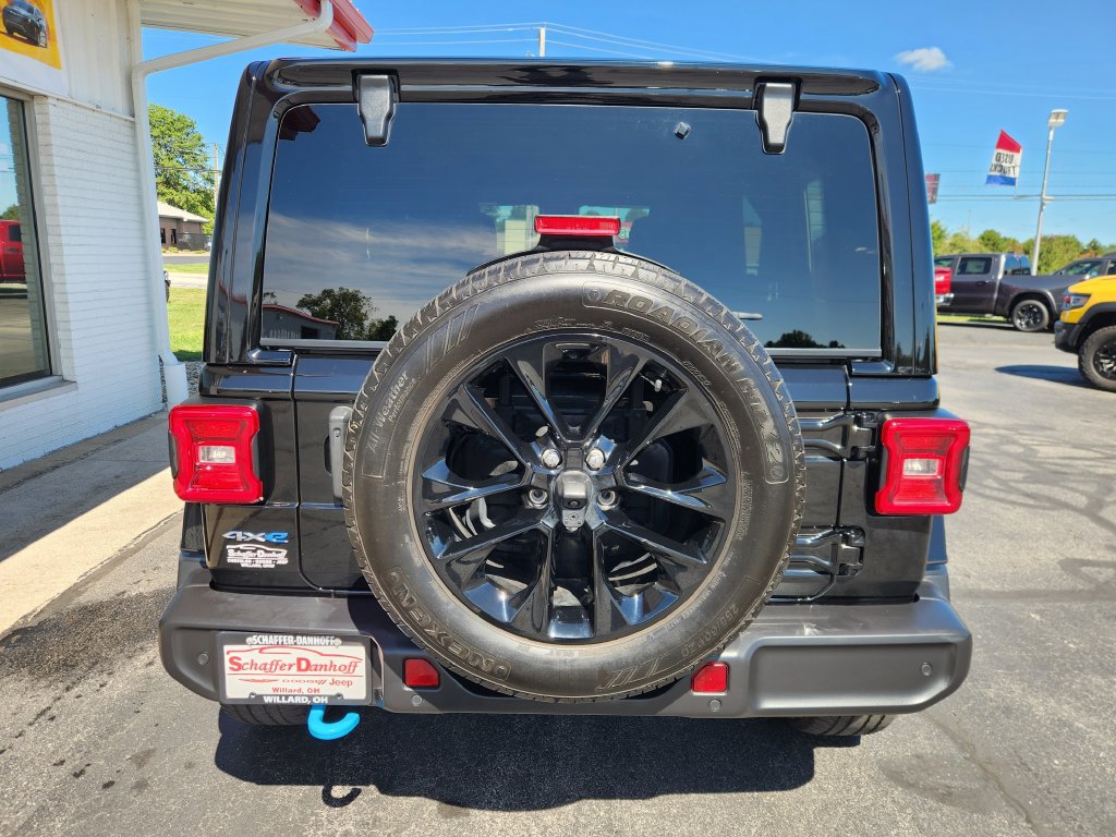 Used 2024 Jeep Wrangler Unlimited Sahara w/ Technology Group AWD/4WD image 4