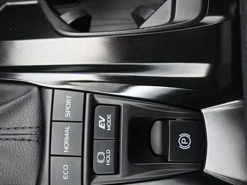 Used 2025 Toyota Camry SE image 17