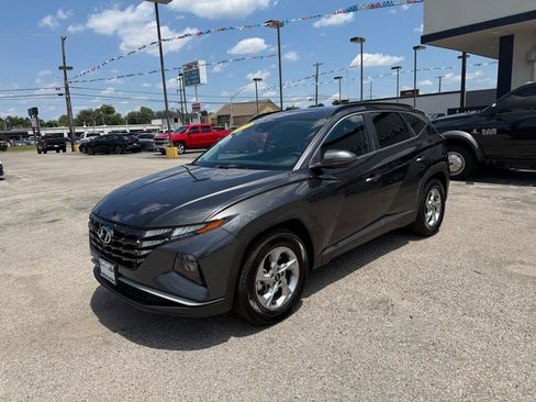 Used 2022 Hyundai Tucson SEL FWD image 2