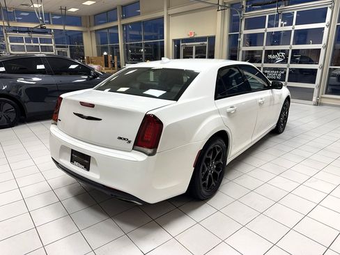Used 2017 Chrysler 300 S image 11